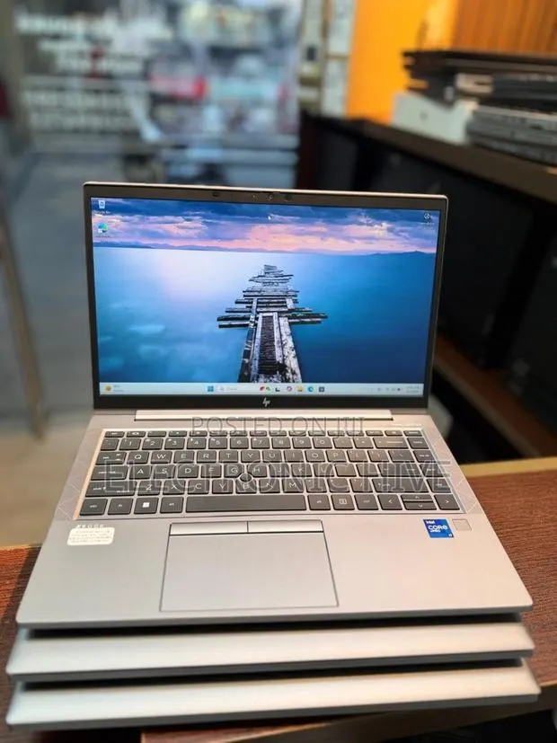 Laptop HP ZBook Firefly G8 16GB Intel Core i7 SSD 512GB · Photo 1
