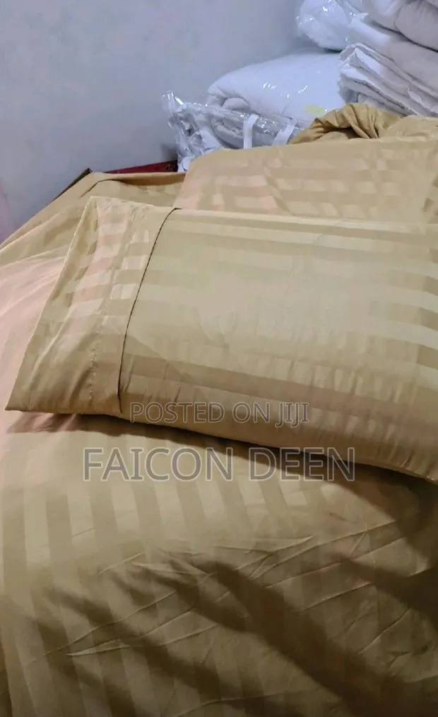 High Class Look,Heavy Duty Performance(2 Cotton Bedsheets,4 Pilow Case · Photo 1