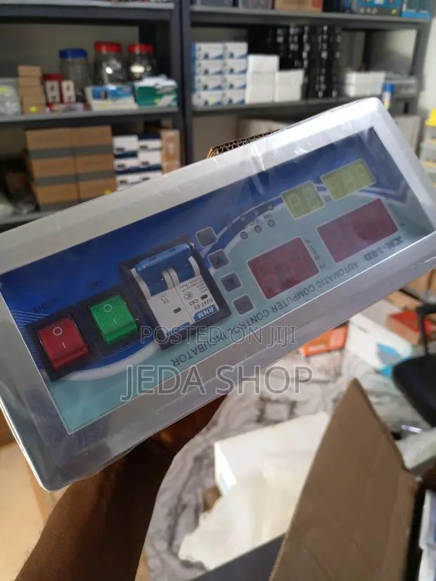 XM18D Incubator Controller · Photo 1