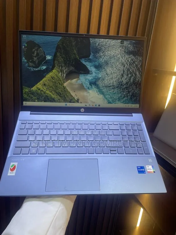 Laptop HP Pavilion 15 8GB Intel Core i5 SSD 256GB · Photo 1