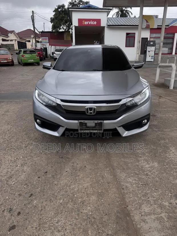 Honda Civic Touring 4dr Sedan (1.5L 4cyl) 2017 Silver · Photo 1