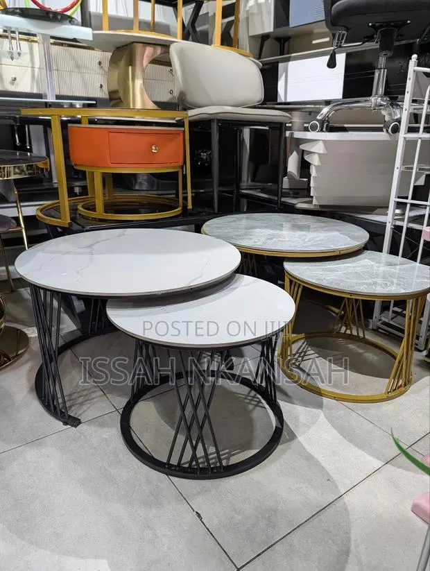 Round Centre Table · Photo 1