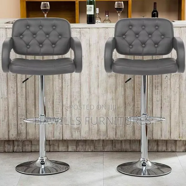 High Leather Stool · Photo 1