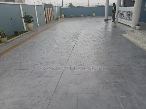 Floor Concrete Decorative Finisher's · Photo 6