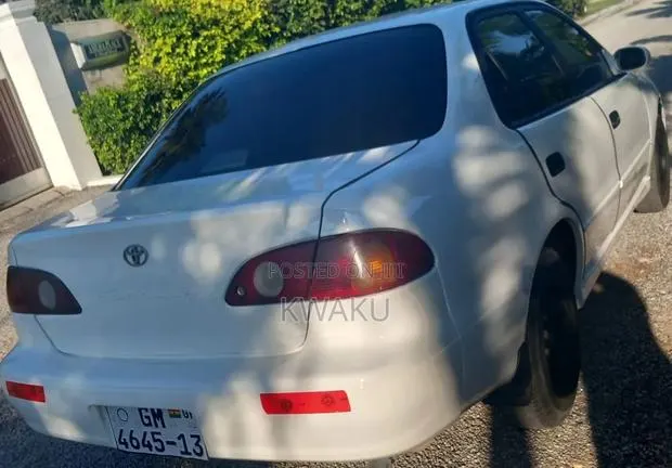 Toyota Corolla 2002 White