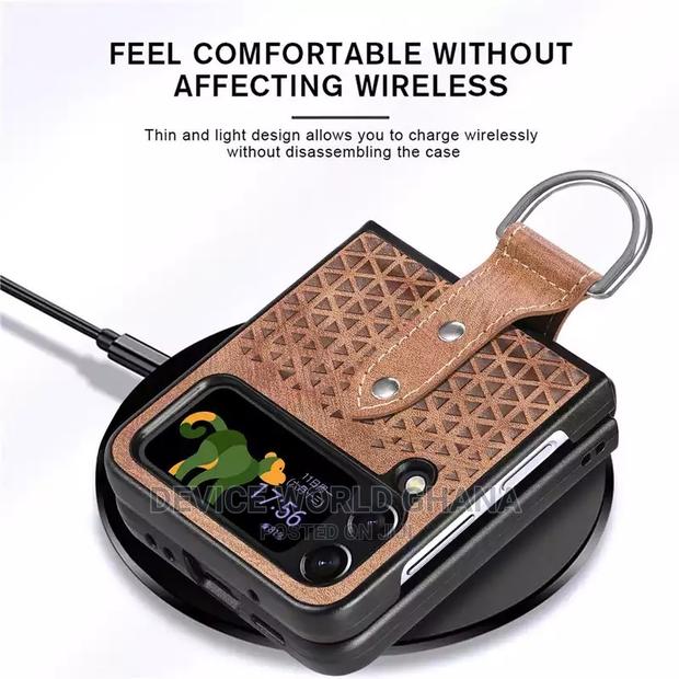 Sims Retro Leather Case for Samsung Z Flip 4 · Photo 4