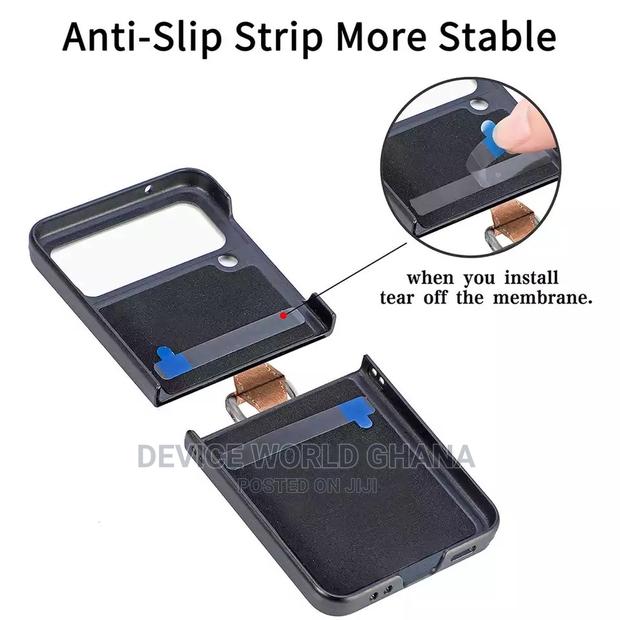 Sims Retro Leather Case for Samsung Z Flip 4 · Photo 6