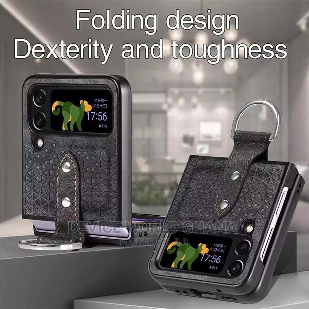 Sims Retro Leather Case for Samsung Z Flip 4 · Photo 8