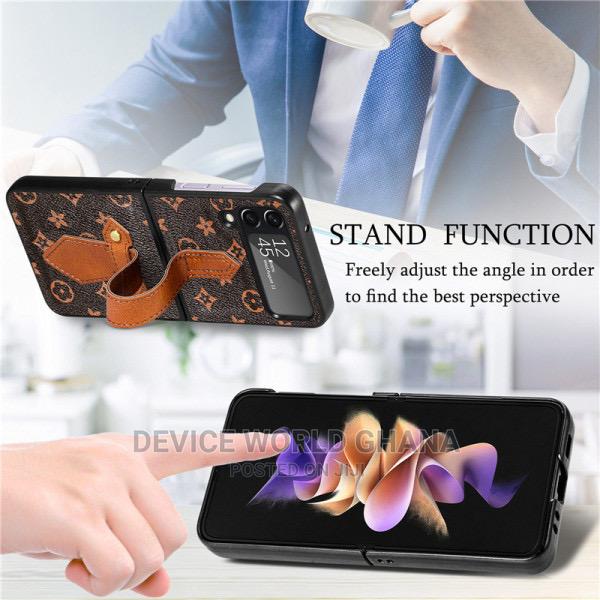 LV Leather Retro Case for Samsung Z Flip 4 · Photo 5