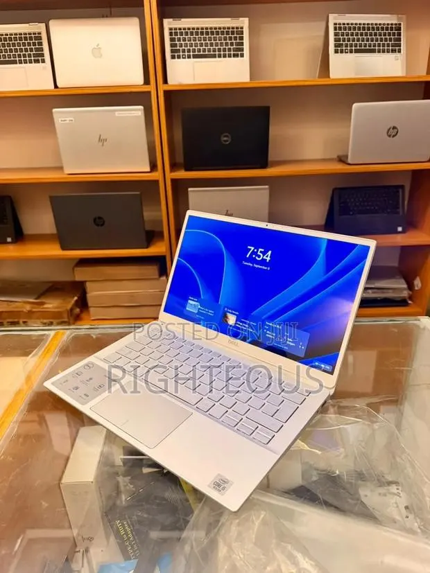 Laptop Dell Inspiron 13 5391 8GB Intel Core i5 SSD 256GB · Photo 1