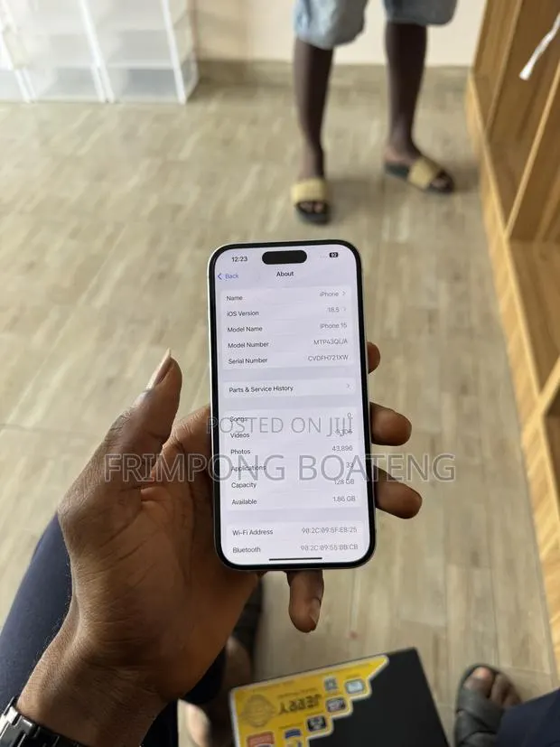 Apple iPhone 15 128 GB White · Photo 1