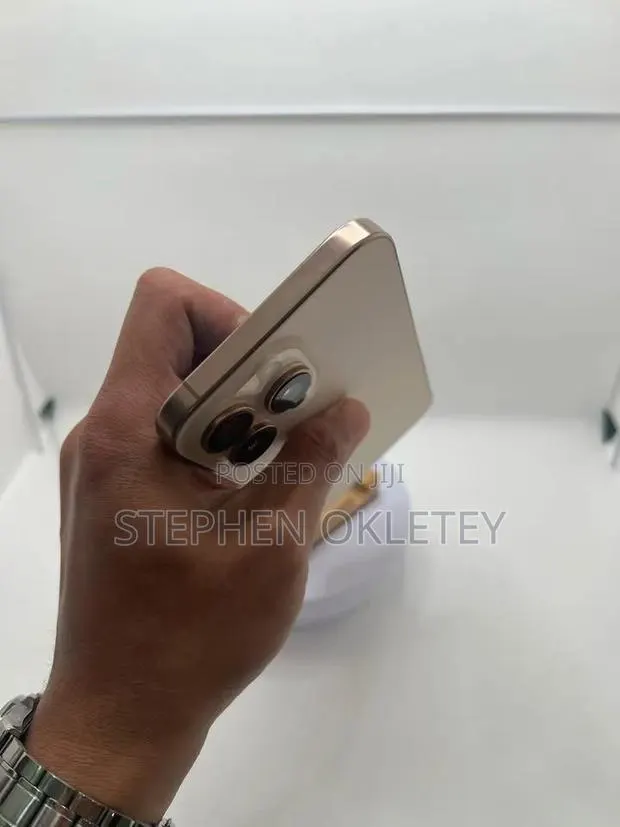Apple iPhone 16 Pro Max 256 GB Gold · Photo 4
