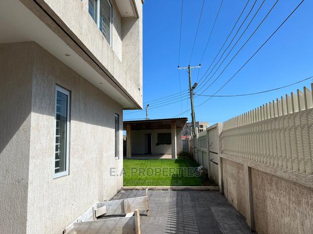 4bdrm House in E a Propertis, Airport Residential Area for Sale · Photo 3