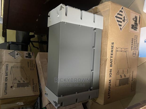 12v 200ah LITHIUM ION Batteries · Photo 2