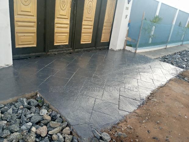 Floor Concrete Decorative Finisher's · Photo 2