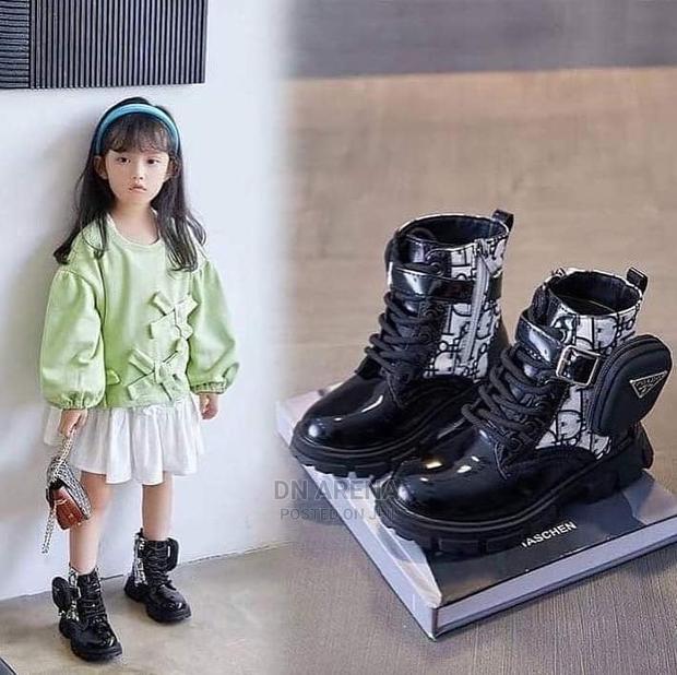 Unisex Sneakers · Photo 1