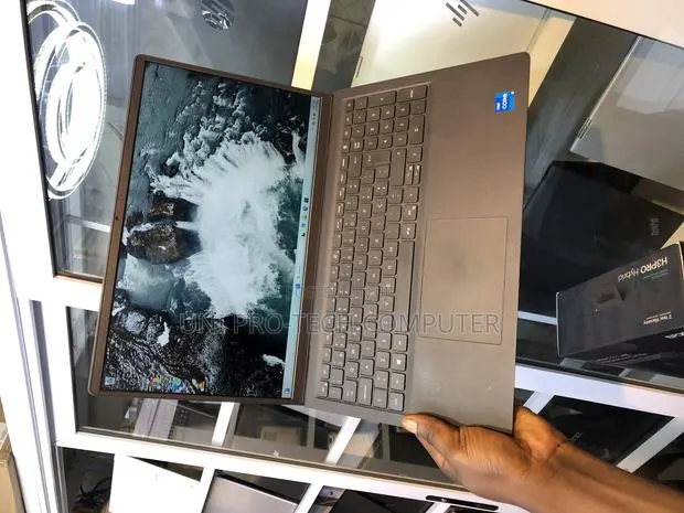 Laptop Dell Vostro 3520 8GB Intel Core i5 SSD 256GB · Photo 1