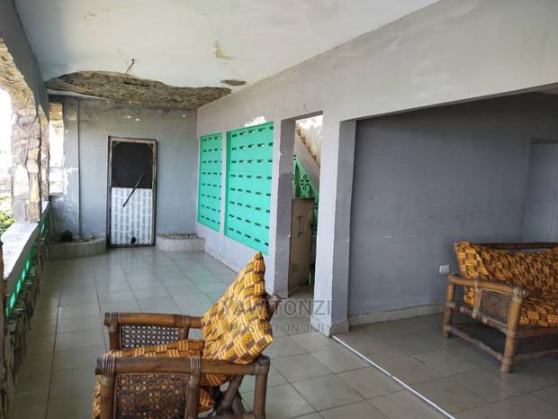 5bdrm House in Nungua, Cold Store for sale · Photo 1