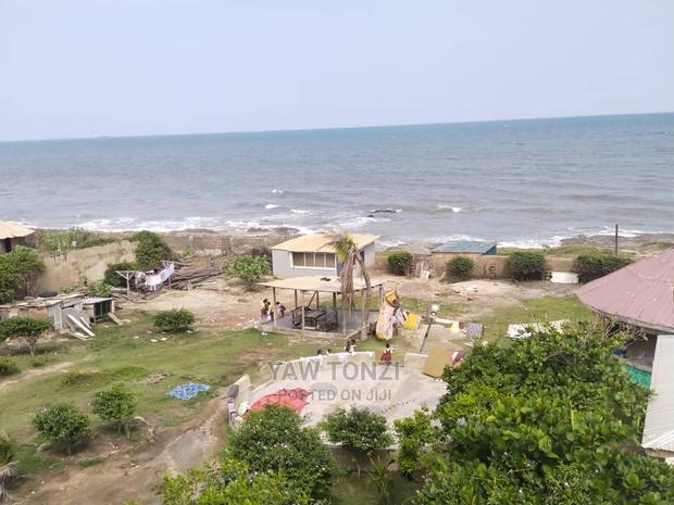 5bdrm House in Nungua, Cold Store for sale · Photo 2