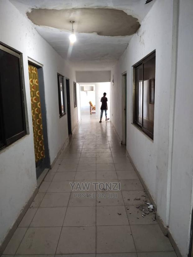 5bdrm House in Nungua, Cold Store for sale · Photo 3