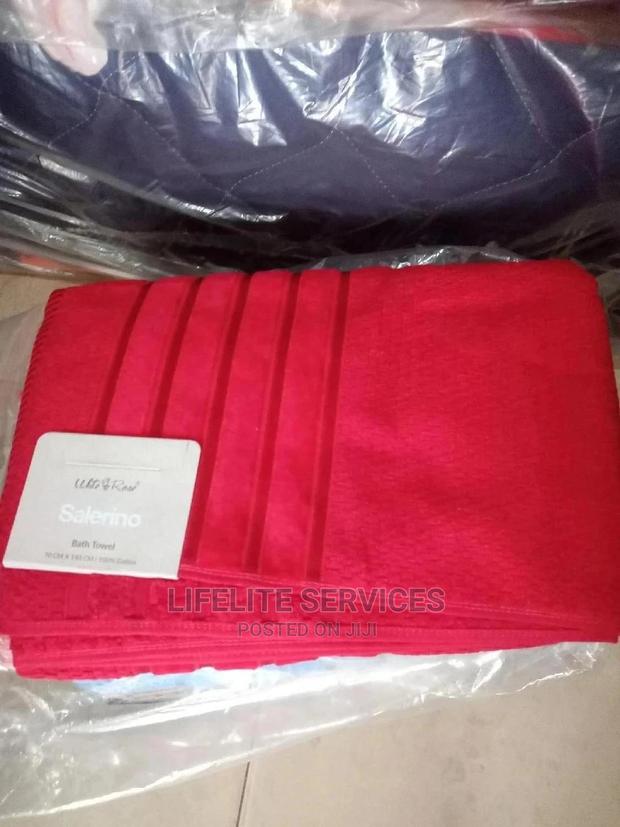 High Absorbency Bath Towel · Photo 1