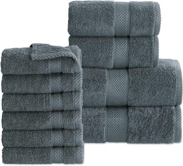 Bath Towel · Photo 1
