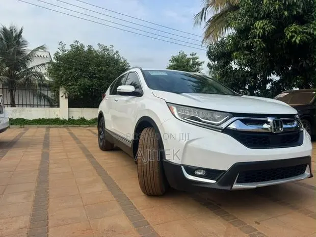 Honda CR-V 2018 White · Photo 1