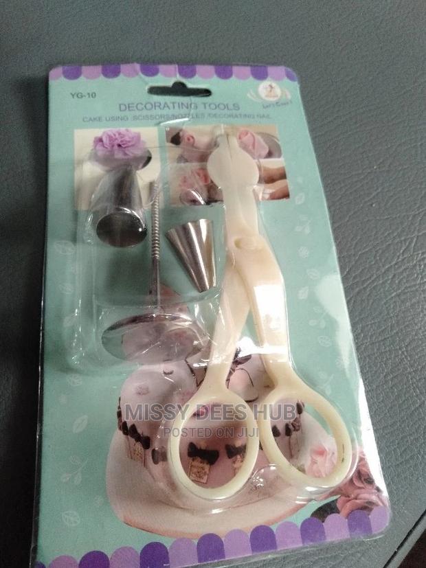 4pcs Cake Decorating Tools Set · Photo 1
