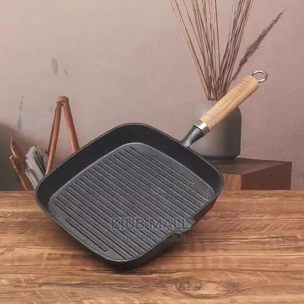 Cast Iron Grill Pan With Wooden Handle · Photo 1