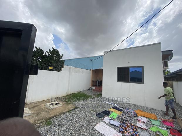 2bdrm House in Ofankor - Barrier for sale · Photo 3
