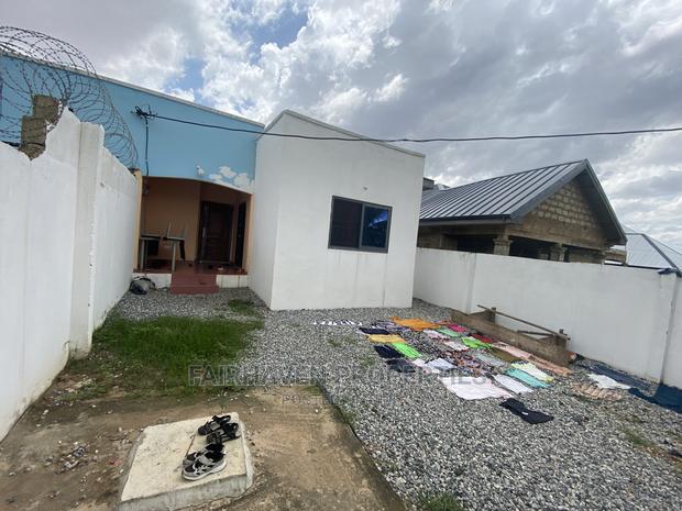 2bdrm House in Ofankor - Barrier for sale · Photo 2