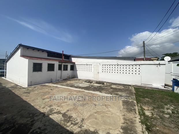 5bdrm House in Nyaniba Estate, Osu for rent · Photo 2