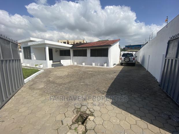 5bdrm House in Nyaniba Estate, Osu for rent · Photo 3