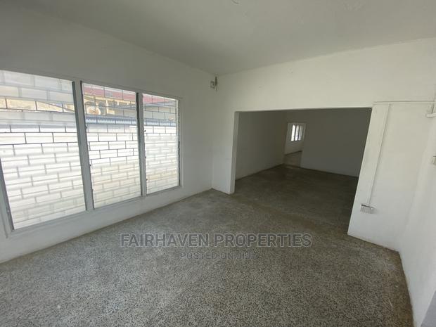 5bdrm House in Nyaniba Estate, Osu for rent · Photo 5