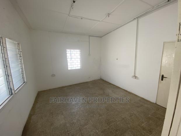 5bdrm House in Nyaniba Estate, Osu for rent · Photo 6