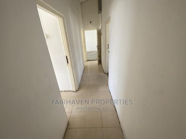 5bdrm House in Nyaniba Estate, Osu for rent · Photo 8
