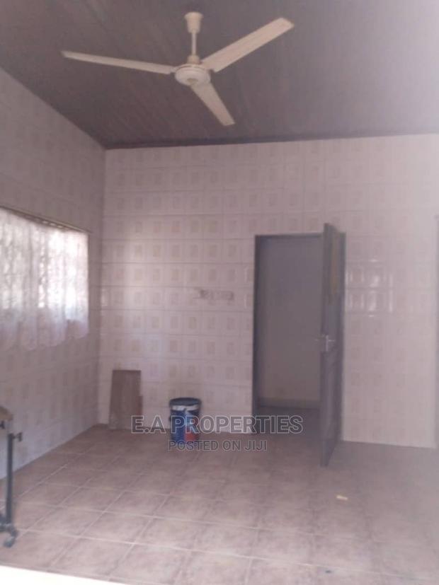 5bdrm House in E a Propertis, Papao for Sale · Photo 3