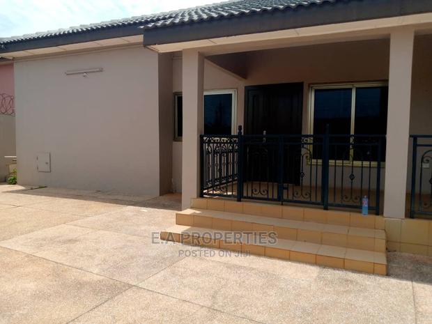 5bdrm House in E a Propertis, Papao for Sale · Photo 6