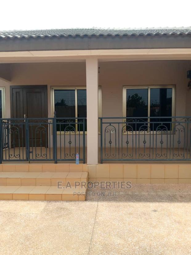 5bdrm House in E a Propertis, Papao for Sale · Photo 7
