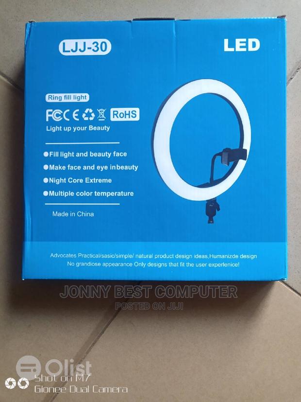 18 Inches Ring Light · Photo 3