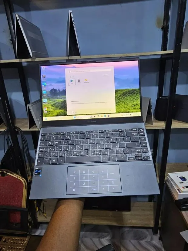 Laptop Asus ZenBook UX430UQ 8GB Intel Core i5 SSD 512GB · Photo 1