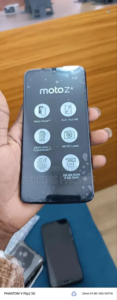 New Motorola Moto G Stylus 5G (2024) 128 GB Gold · Photo 1