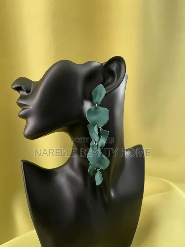Petals of Sage Earrings - Chic & Elegant · Photo 1