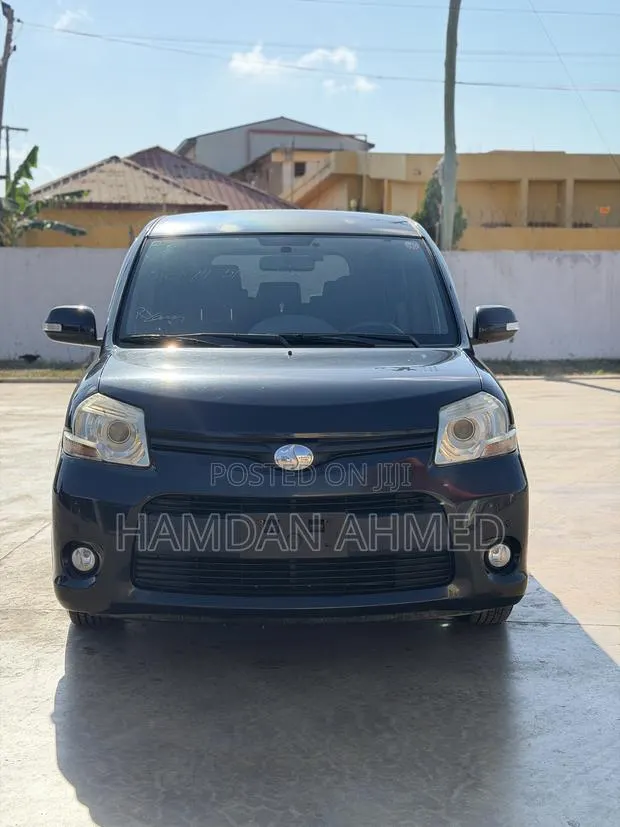 Toyota Sienta 1.5 FWD 2012 Black