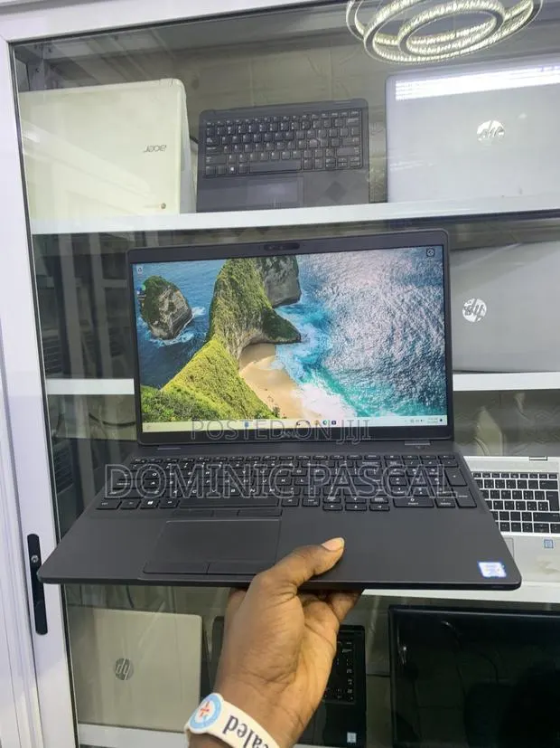 Laptop Dell Precision 3541 32GB Intel Core i7 SSD 512GB · Photo 1
