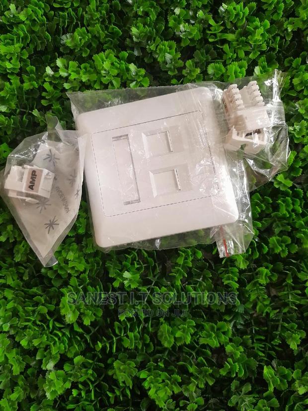 Double Faceplate With Keystone Coms · Photo 1