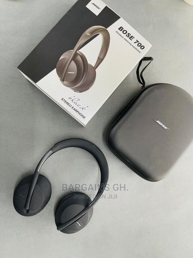 Bose 700 Wireless Headphone With Protective Pouch/Bag · Photo 1