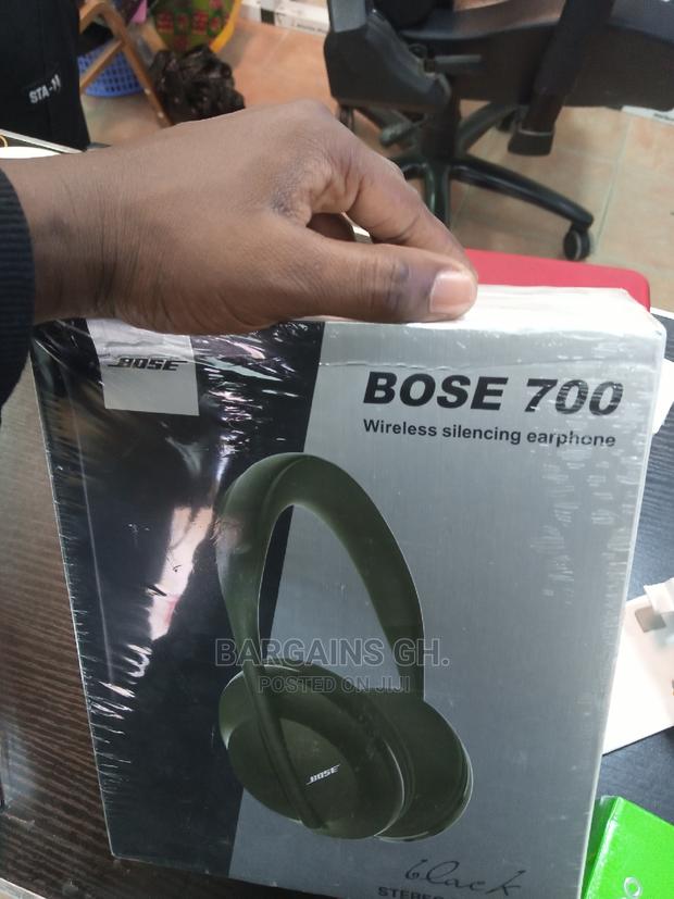 Bose 700 Wireless Headphone With Protective Pouch/Bag · Photo 4