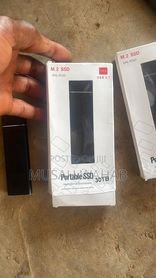 Solid State Drives 30tb · Photo 1