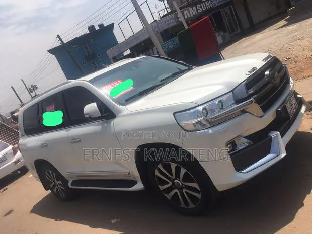Toyota Land Cruiser 2021 White · Photo 1